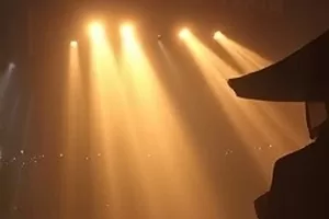 年代纪实《青灰航线》港口夜色横版剧照